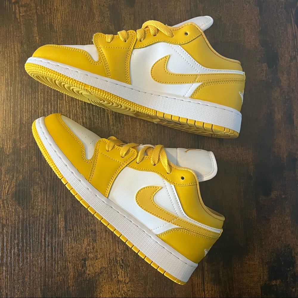 Jordan 1 Low White Pollen GS (6.5Y = 8W)